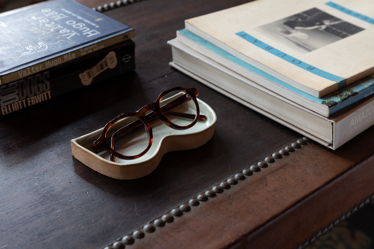 Handcrafted Ceramic Eyeglass Holder - Artisanal and Elegant